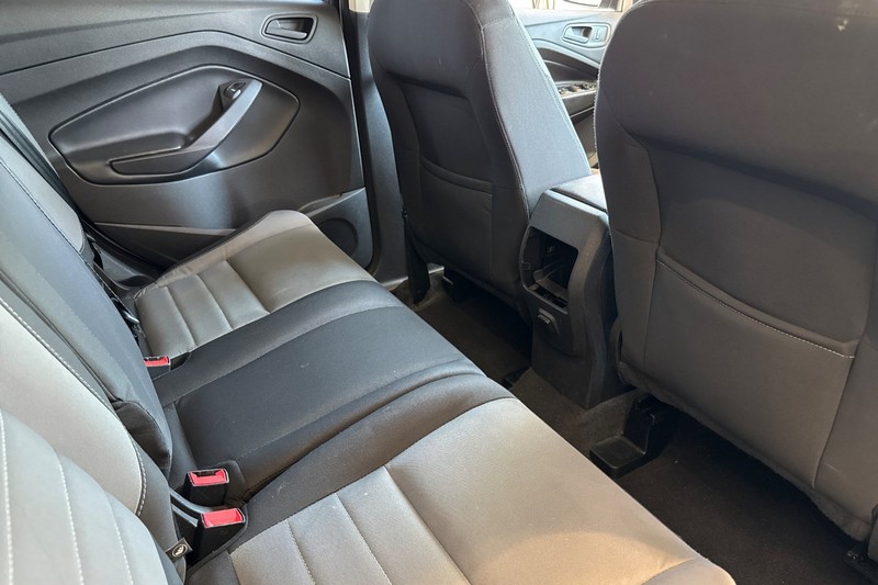 Ford Escape Vehicle Full-screen Gallery Image 18