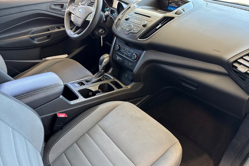 Ford Escape Vehicle Full-screen Gallery Image 19