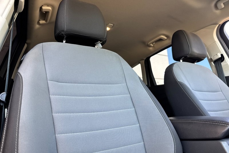 Ford Escape Vehicle Full-screen Gallery Image 20
