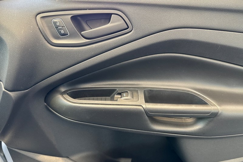 Ford Escape Vehicle Full-screen Gallery Image 21