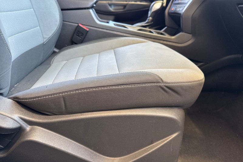 Ford Escape Vehicle Full-screen Gallery Image 23