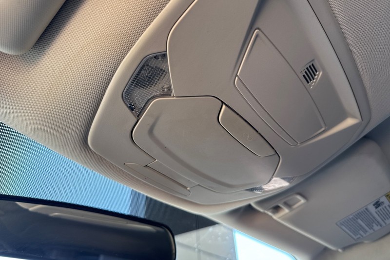 Ford Escape Vehicle Full-screen Gallery Image 24