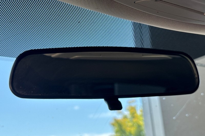 Ford Escape Vehicle Full-screen Gallery Image 25