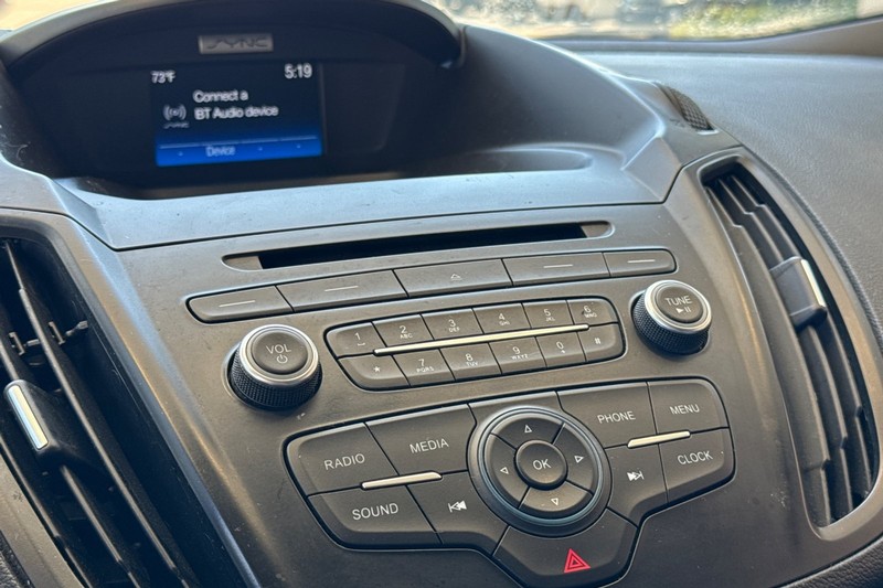 Ford Escape Vehicle Full-screen Gallery Image 26