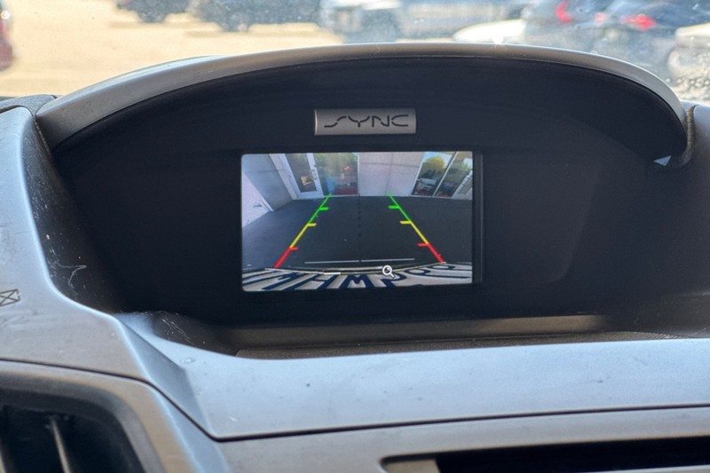 Ford Escape Vehicle Full-screen Gallery Image 27