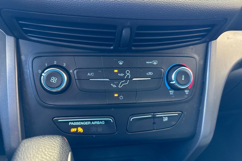 Ford Escape Vehicle Full-screen Gallery Image 28