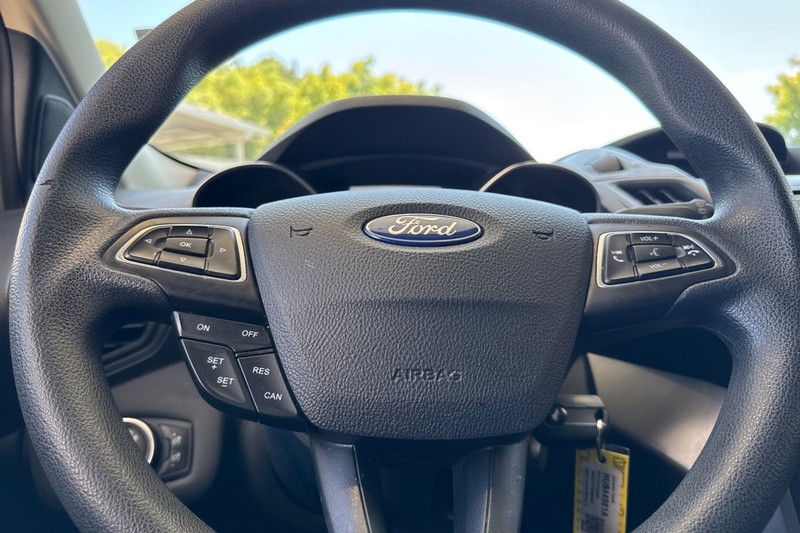 Ford Escape Vehicle Full-screen Gallery Image 34