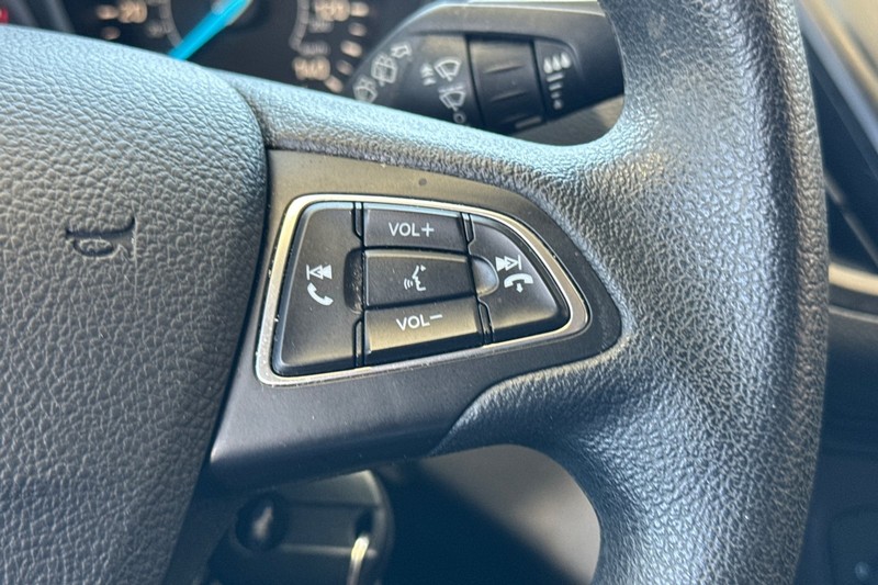 Ford Escape Vehicle Full-screen Gallery Image 37