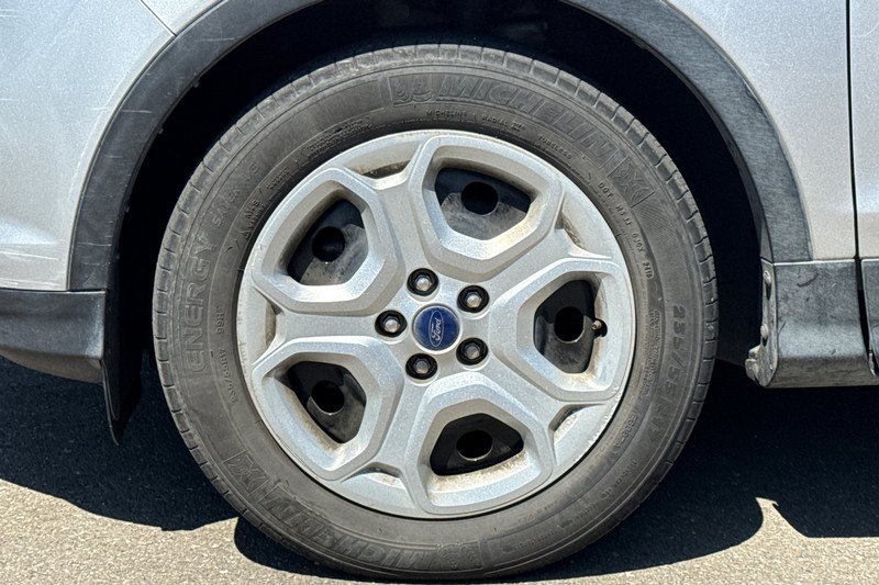 Ford Escape Vehicle Full-screen Gallery Image 42