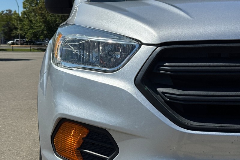 Ford Escape Vehicle Full-screen Gallery Image 43