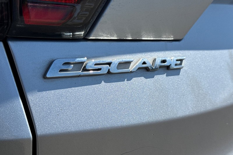Ford Escape Vehicle Full-screen Gallery Image 48