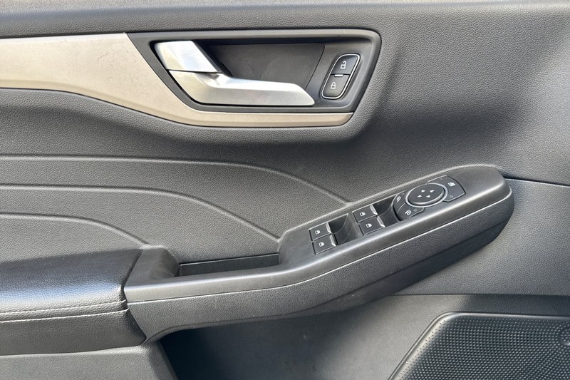 Ford Escape Vehicle Full-screen Gallery Image 11