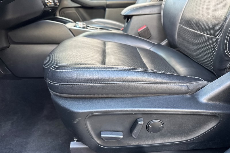 Ford Escape Vehicle Full-screen Gallery Image 13