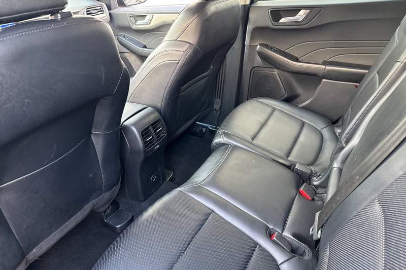 Ford Escape Vehicle Full-screen Gallery Image 14