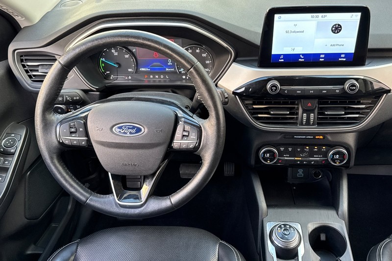 Ford Escape Vehicle Full-screen Gallery Image 16