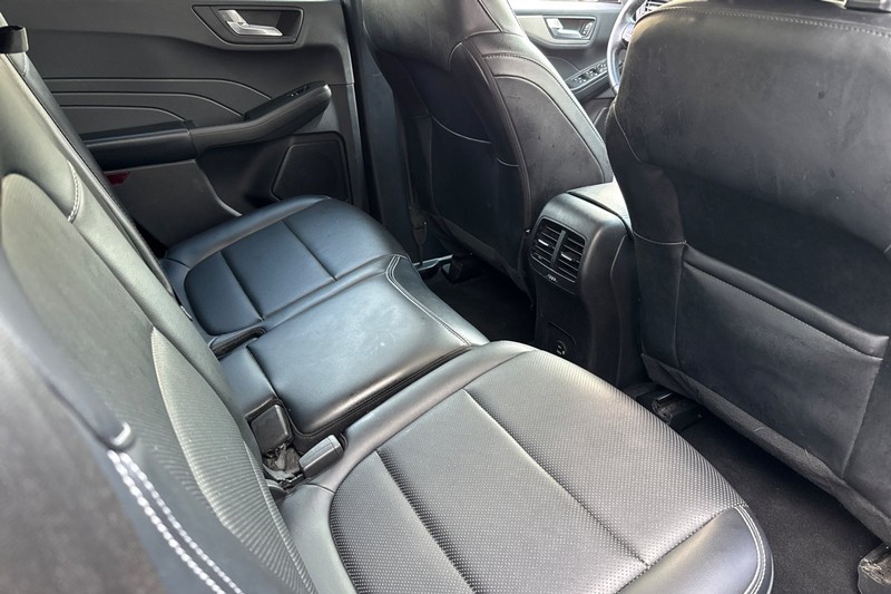 Ford Escape Vehicle Full-screen Gallery Image 18