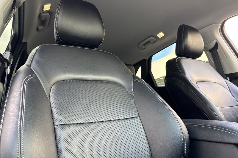 Ford Escape Vehicle Full-screen Gallery Image 20