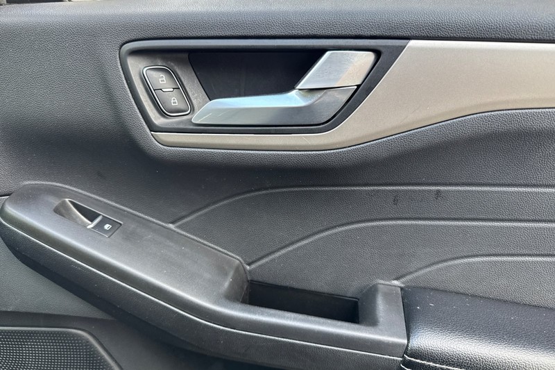 Ford Escape Vehicle Full-screen Gallery Image 21
