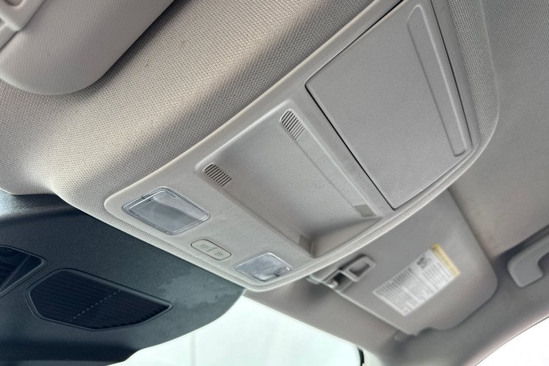 Ford Escape Vehicle Full-screen Gallery Image 24
