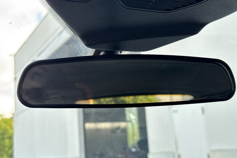 Ford Escape Vehicle Full-screen Gallery Image 25