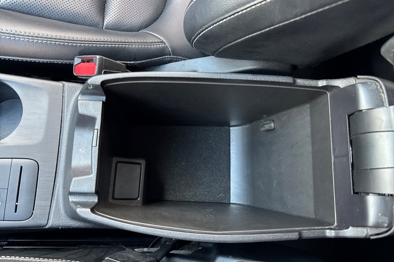 Ford Escape Vehicle Full-screen Gallery Image 32