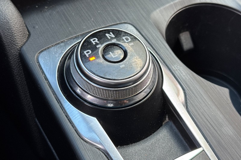 Ford Escape Vehicle Full-screen Gallery Image 33
