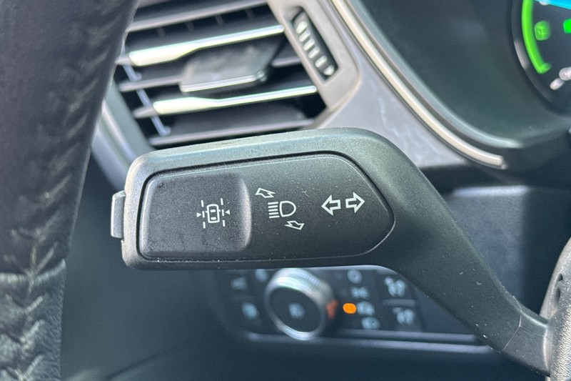 Ford Escape Vehicle Full-screen Gallery Image 37
