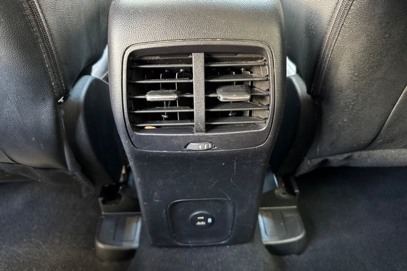Ford Escape Vehicle Full-screen Gallery Image 43
