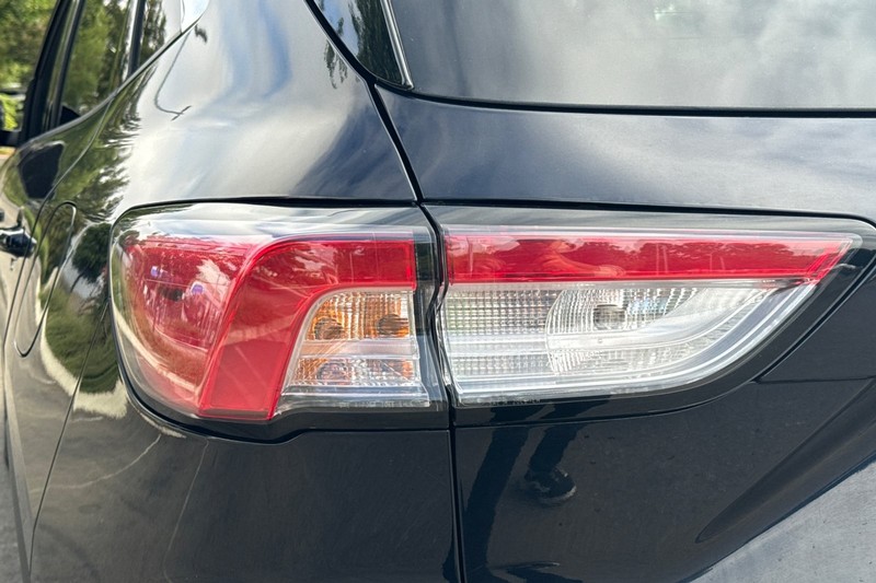 Ford Escape Vehicle Full-screen Gallery Image 48