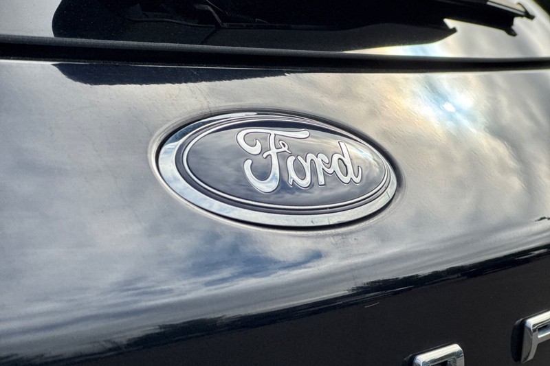 Ford Escape Vehicle Full-screen Gallery Image 49
