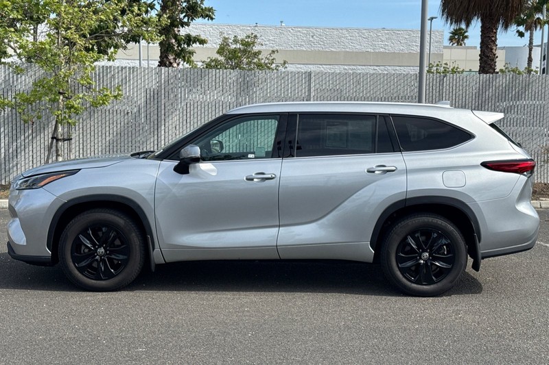 Toyota Highlander Vehicle Full-screen Gallery Image 07