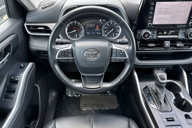 Toyota Highlander Vehicle Full-screen Gallery Image 16