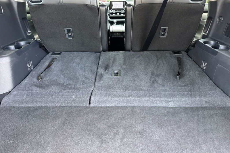 Toyota Highlander Vehicle Full-screen Gallery Image 17