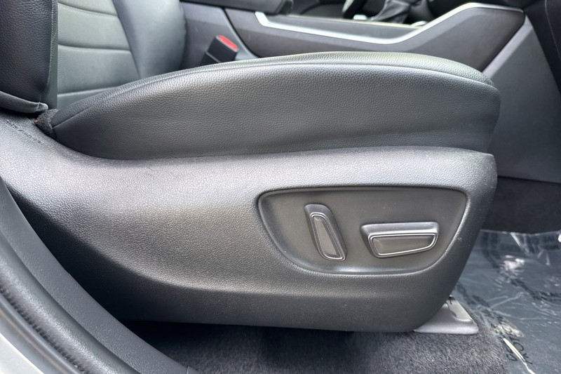 Toyota Highlander Vehicle Full-screen Gallery Image 24