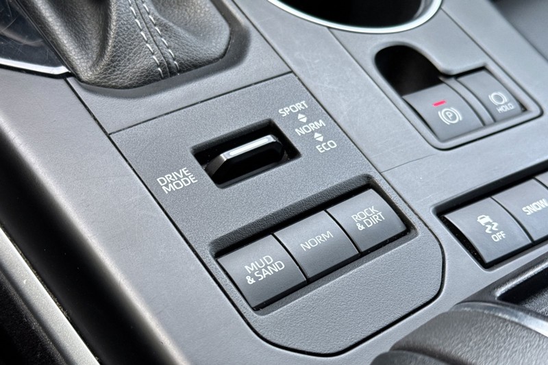 Toyota Highlander Vehicle Full-screen Gallery Image 32