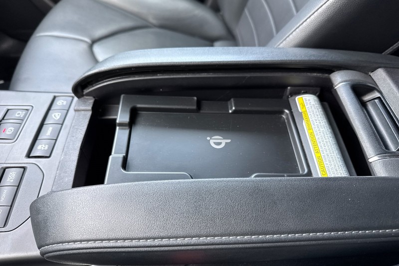 Toyota Highlander Vehicle Full-screen Gallery Image 33