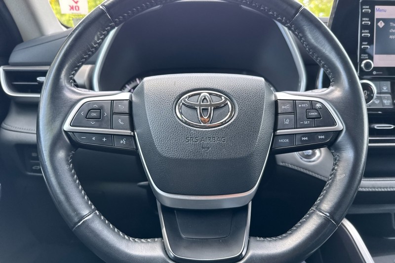 Toyota Highlander Vehicle Full-screen Gallery Image 36