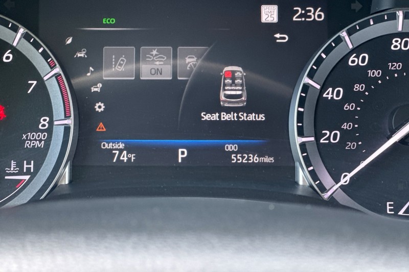 Toyota Highlander Vehicle Full-screen Gallery Image 40