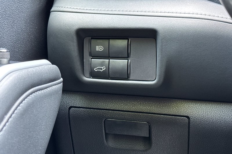Toyota Highlander Vehicle Full-screen Gallery Image 41
