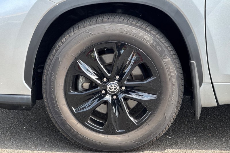 Toyota Highlander Vehicle Full-screen Gallery Image 43