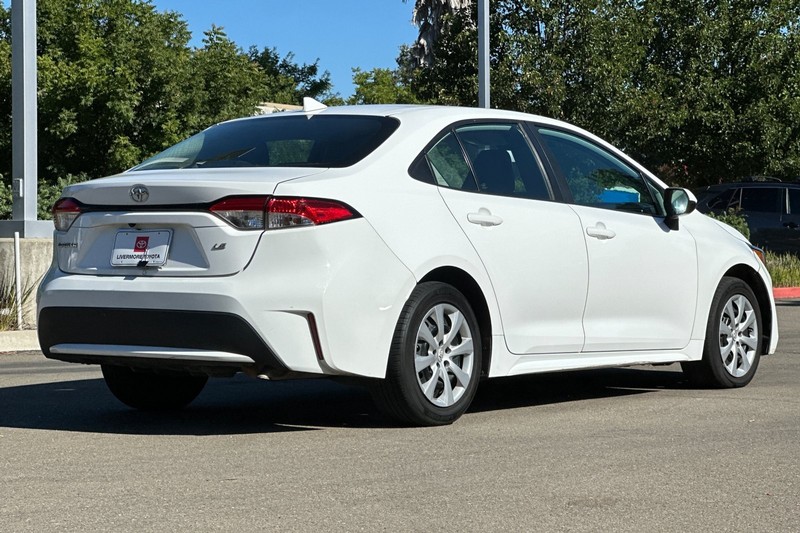 Toyota Corolla Vehicle Full-screen Gallery Image 04