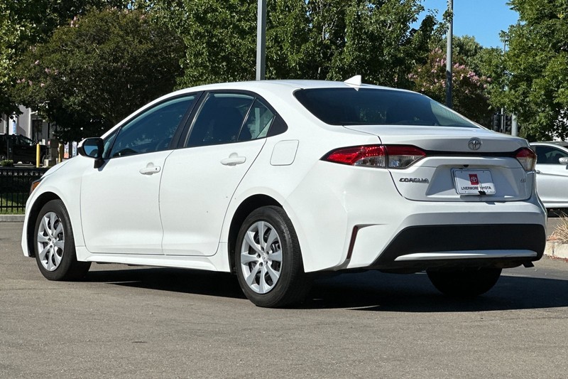 Toyota Corolla Vehicle Full-screen Gallery Image 06