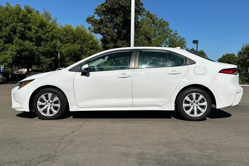 Toyota Corolla Vehicle Full-screen Gallery Image 07