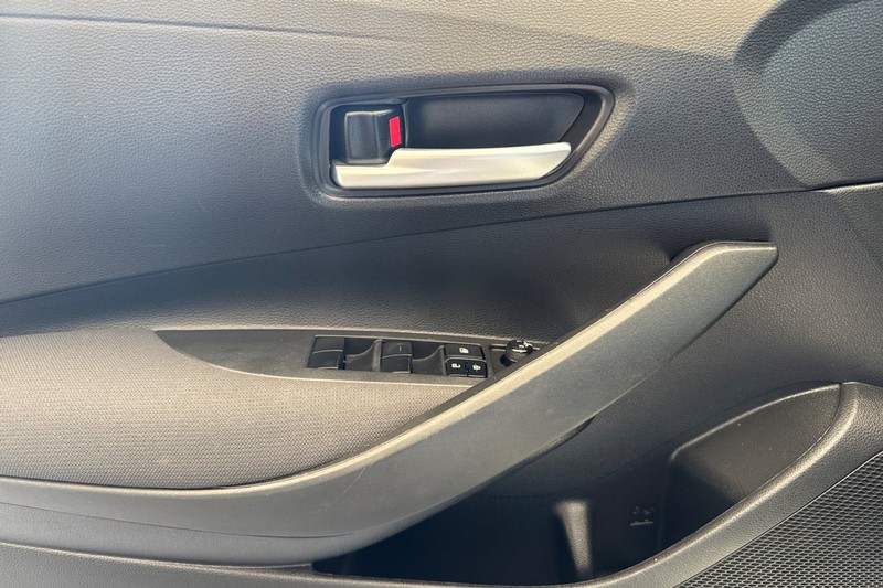 Toyota Corolla Vehicle Full-screen Gallery Image 11