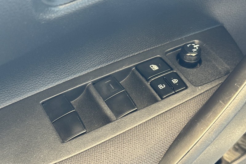 Toyota Corolla Vehicle Full-screen Gallery Image 12
