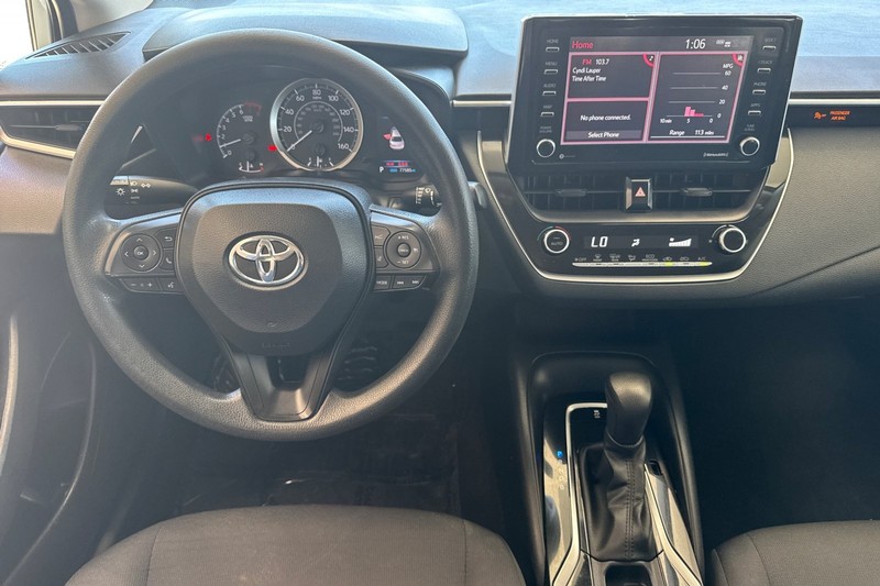 Toyota Corolla Vehicle Full-screen Gallery Image 16
