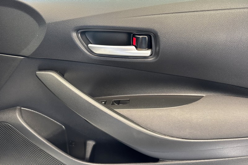 Toyota Corolla Vehicle Full-screen Gallery Image 20