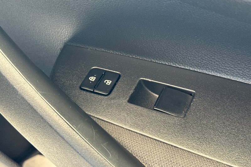Toyota Corolla Vehicle Full-screen Gallery Image 21
