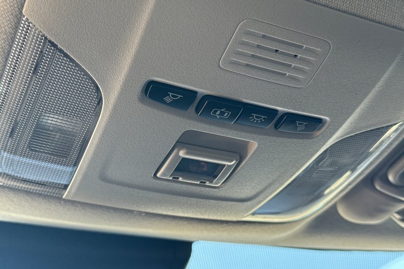 Toyota Corolla Vehicle Full-screen Gallery Image 23