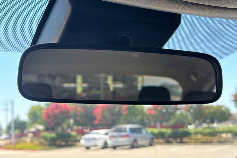 Toyota Corolla Vehicle Full-screen Gallery Image 24